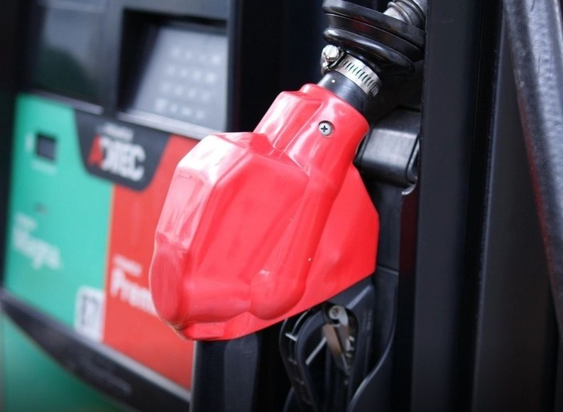 Despachador de combustible en estación de servicio, cumplimiento ASEA
